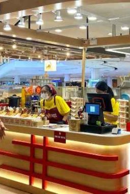 Jasa pembuatan booth mall custom desain minimalis hemat ruang Di Bekasi